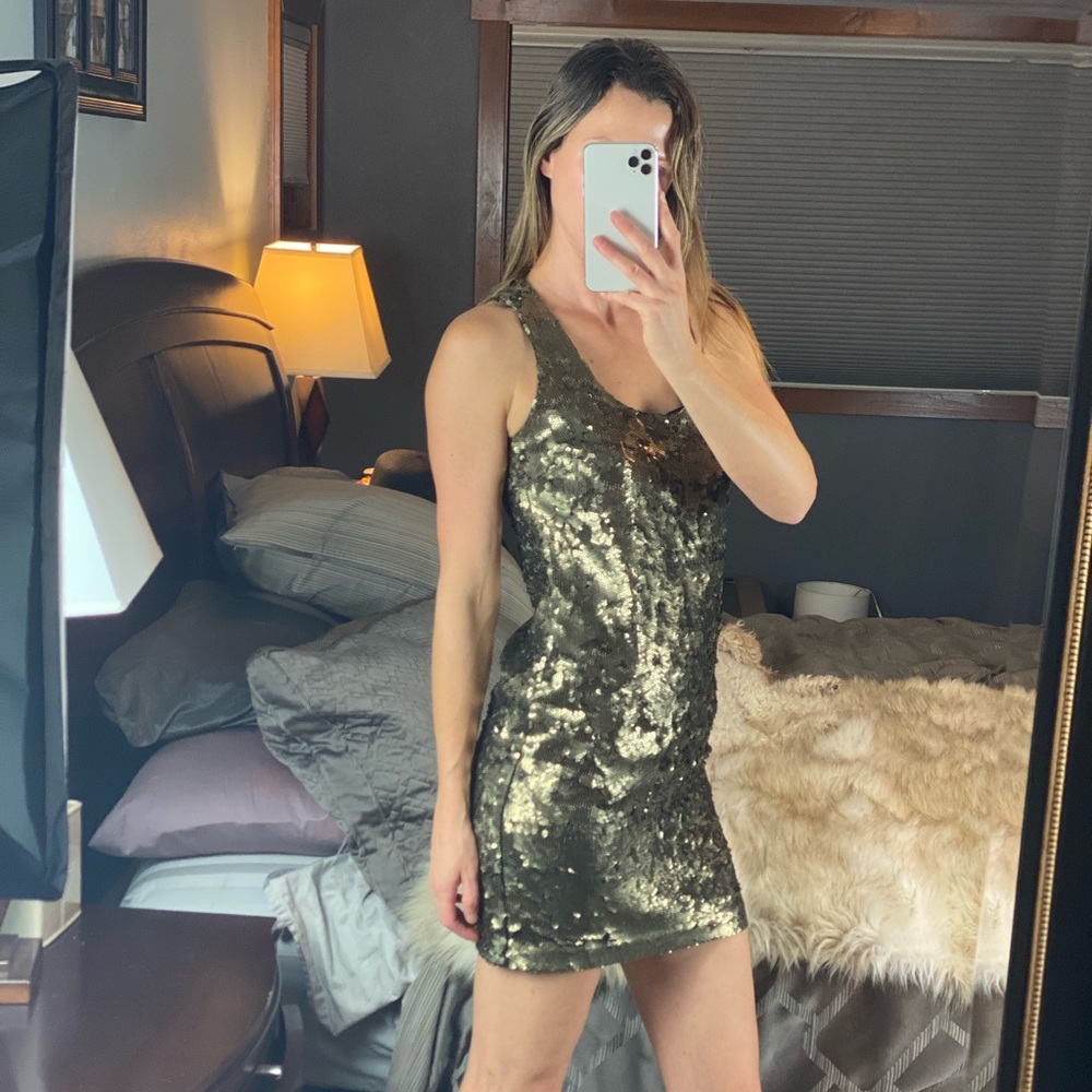 Robert Rodriguez Gold Sleeveless Scoop Neck Sequin Mini Dress, Size 4